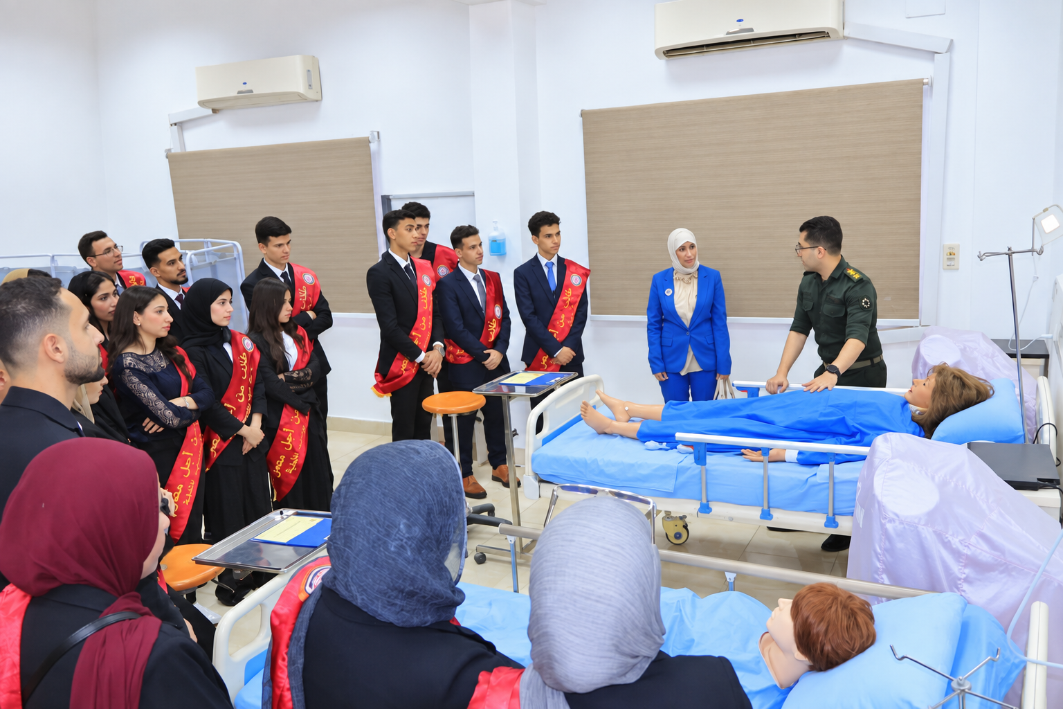 وفد جامعة شرق بورسعيد الأهلية يزور كلية الطب بالقوات المسلحة لتعزيز التعاون وتبادل الخبرات في المجال الطبي