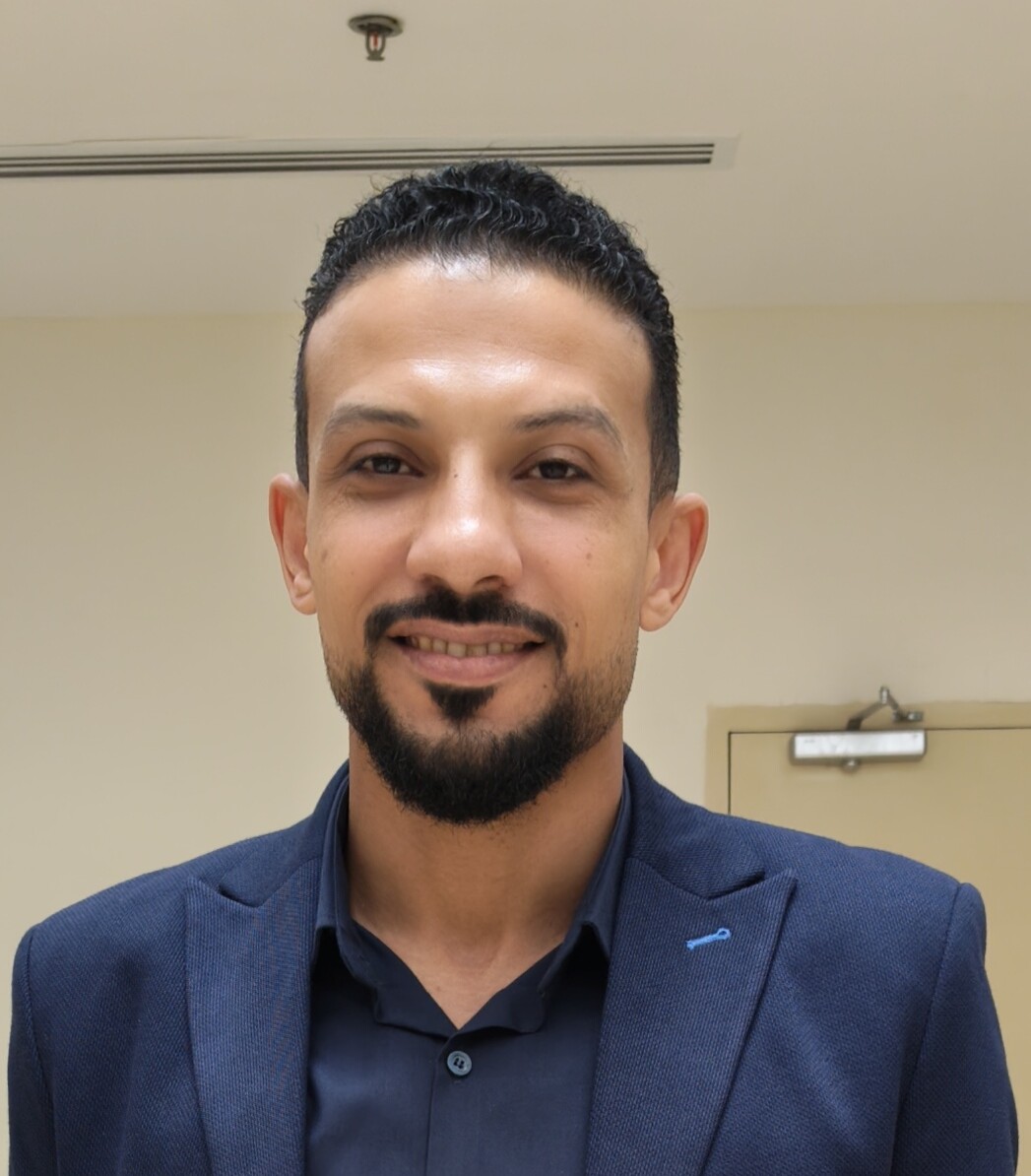 الأستاذ محمود اليماني