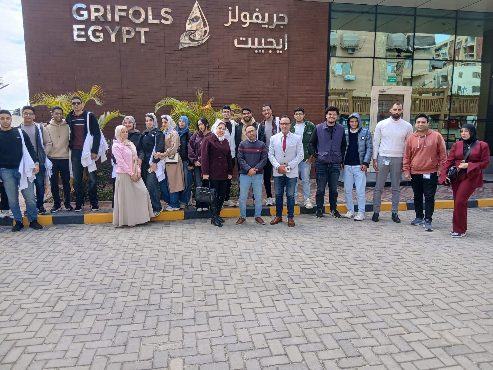 طلاب العلوم الصحية التطبيقية بجامعة شرق بورسعيد الأهلية يزورون مركز التبرع بالبلازما لتعزيز التدريب العملي