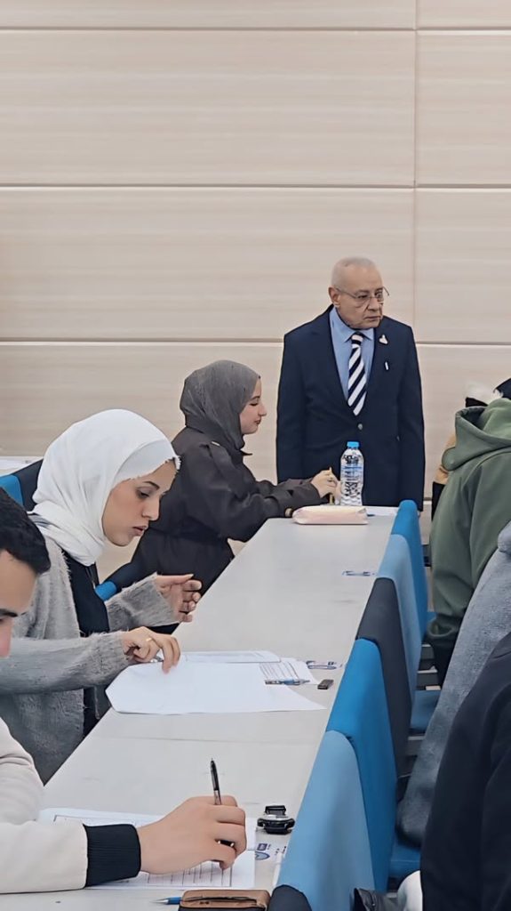 متابعة لجان امتحانات الطب والصيدلة بجامعة شرق بورسعيد الأهلية