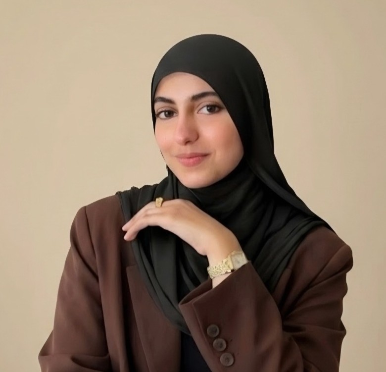الأستاذة مريم